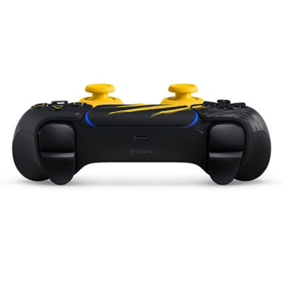 Vue arrière de la manette sans fil DualSense – Édition limitée Marvel's Wolverine avec des accents jaunes assortis.