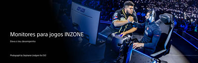 Monitores para jogos Sony INZON. Fotografia de Robert Paul para EVO