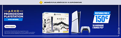 Banner blu con testo bianco “Promozione PlayStation – Offerte imperdibili.” In alto, una barra grigia riporta “Membri PS Plus: aggiungi l’offerta al tuo sconto extra del 5%.” A destra: “Risparmia fino a 30€” seguito da “su alcuni accessori per PS5®.” L’immagine mostra un controller DualSense, il dispositivo PlayStation Portal, le cuffie PS5® e il logo PS Plus. Pulsante bianco a sinistra con la scritta “Visita il negozio.”