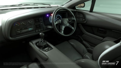 Gran Turismo 7 - screenshot van de binnenzijde van een auto met de coureursstoel en het stuur