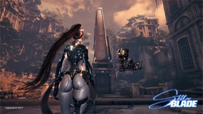 EVE e il suo drone in una città tappezzata di alberi