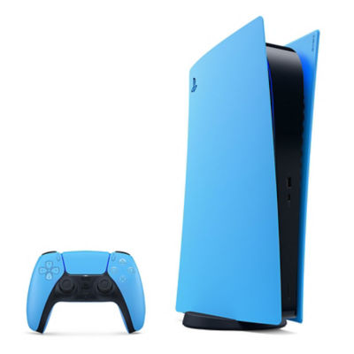 Een PS5 digitale editie console met Starlight Blue-panelen naast een Starlight Blue DualSense draadloze controller