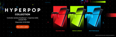 Un banner promozionale nero della “HYPERPOP COLLECTION” mostra coperture per console PS5® e controller wireless DualSense® nei colori “TECHNO RED”, “REMIX GREEN” e “RHYTHM BLUE”. A sinistra sono visibili i testi “Controller wireless DualSense® | Coperture della console PS5®”, “Disponibile 12/03/2026” e il pulsante “Pre-ordina subito”.