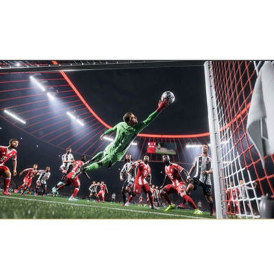 Neuer para un pallone dall’entrare in porta