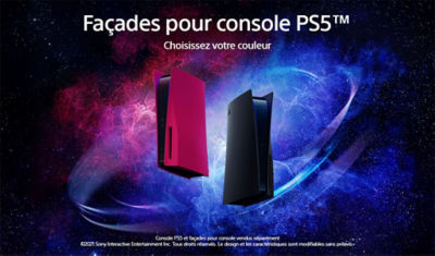Façades pour console PS5™ flottant dans l'espace à côté d'une galaxie