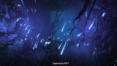 Selene in einer außerirdischen Landschaft, umgeben von strahlend blauen Lichtern