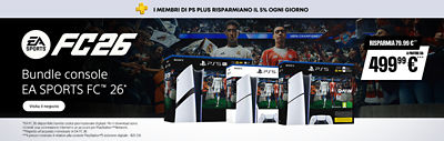 Banner promozionale con i bundle console PS5, PS5 Pro e PS5 Digital Edition con EA SPORTS FC 26, ambientato in uno stadio con giocatori del Real Madrid e del Bayern Monaco, che evidenzia risparmi per i membri PS Plus con pulsante Visita il negozio.