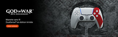 Manette sans fil DualSense en édition limitée, blanche avec des accents rouges, conçue pour le 20ᵉ anniversaire de God of War, présentée sur un fond de pierre sombre avec bouton « Acheter maintenant ».