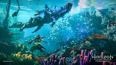 PS4 Horizon Forbidden West image with Aloy swimming underwater avoiding a machine